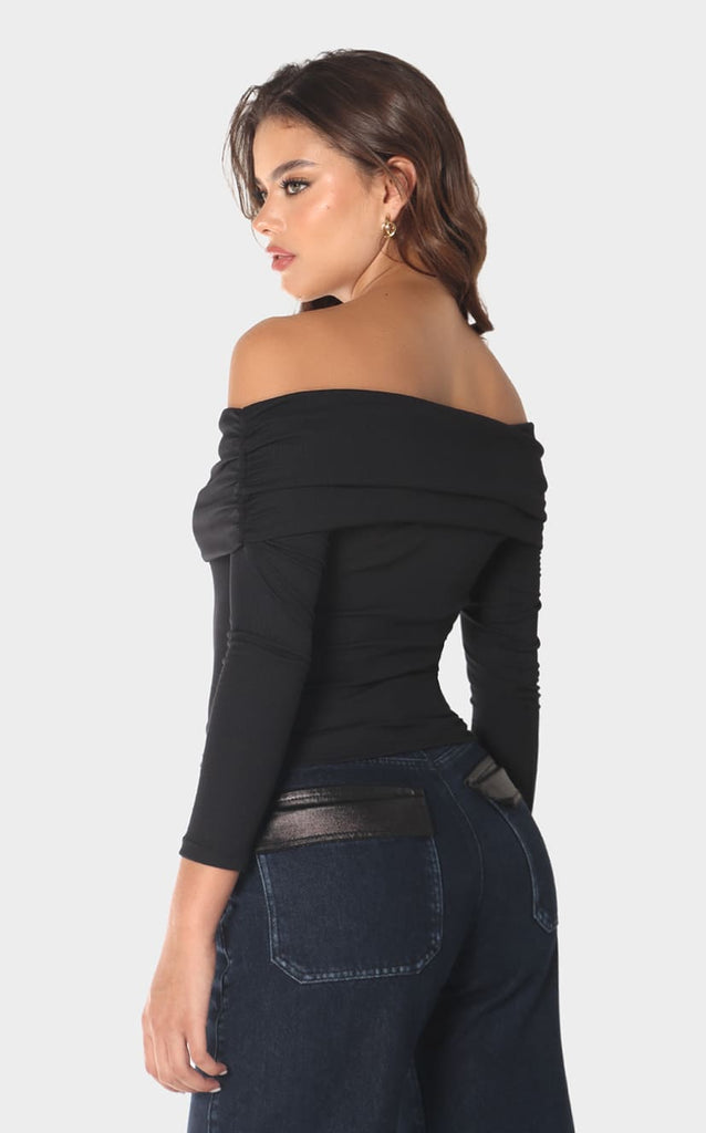 Blusa Negra Cuello Bandeja - Navissi