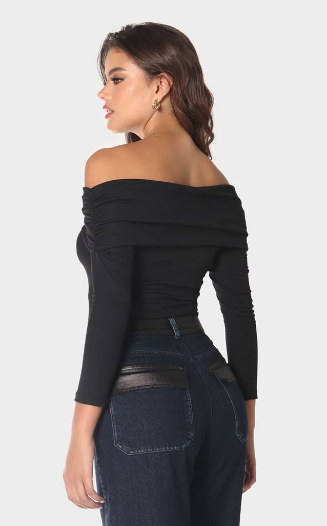 Blusa Negra Cuello Bandeja - Navissi